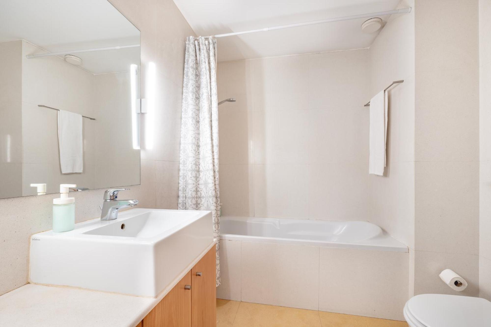 Viva Stadium Residence Studios Porto Luaran gambar