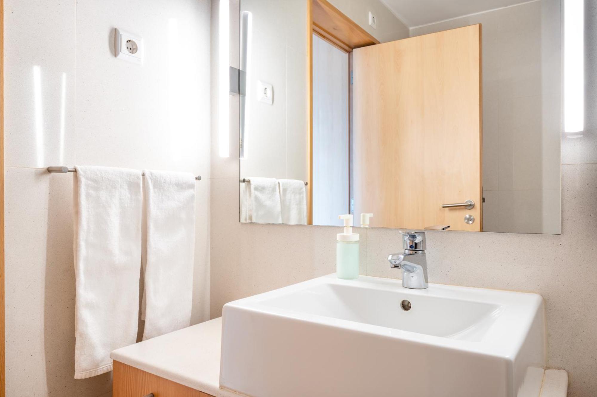Viva Stadium Residence Studios Porto Luaran gambar